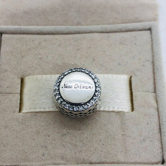 🧜🏾‍♀️🎀Pandora New Orleans Exclusive Dangle Charm Pendant S925 - Picture 2 of 4
